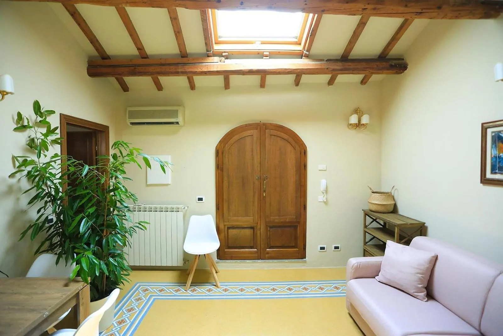 Locanda Vipore 0*, Cappella Italië